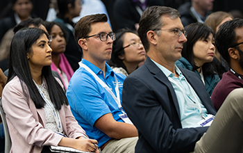 Attendees listen to keynote at MD&M Midwest